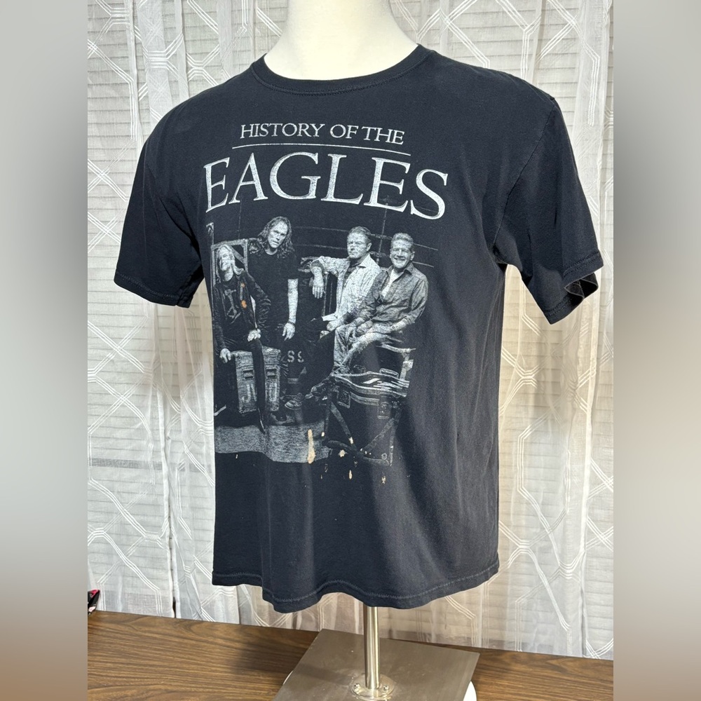Eagles L Black 2013 Concert T-Shirt
One small hole left lower under band